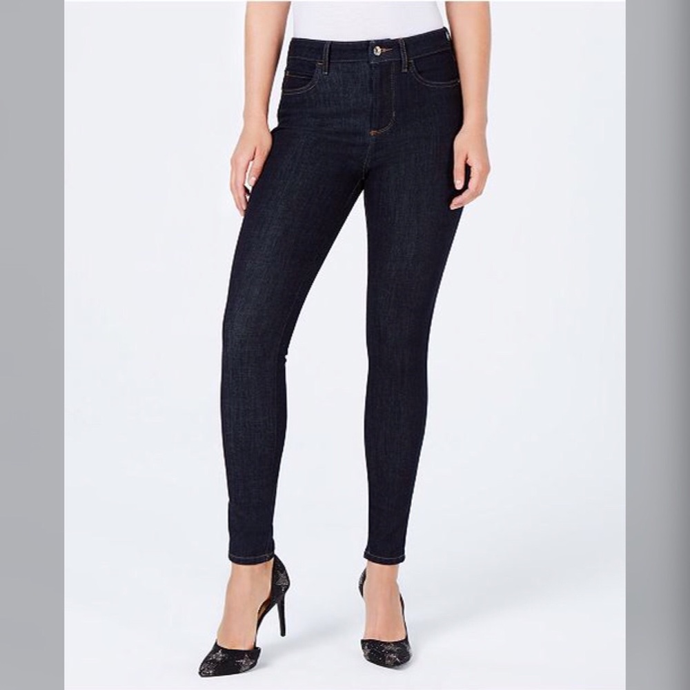 💝New Item 💝Guess 1981 Skinny Jeans